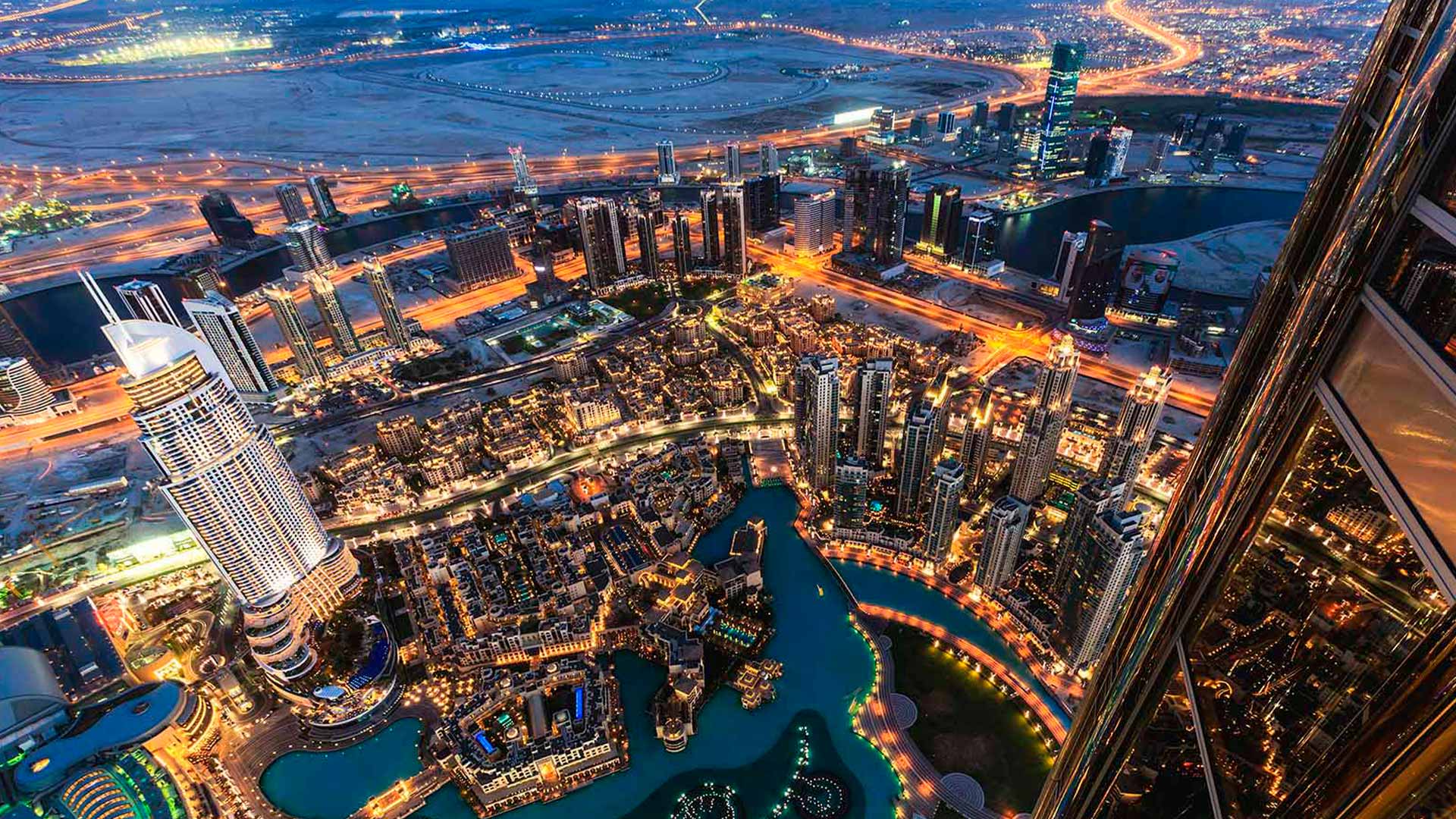 Бурдж халифа 2023. Бурдж-Халифа Дубай. Вид с Бурдж-Халифа в Дубае. Даунтаун Дубай Бурдж Халифа. Смотровая площадка Бурдж Халифа.