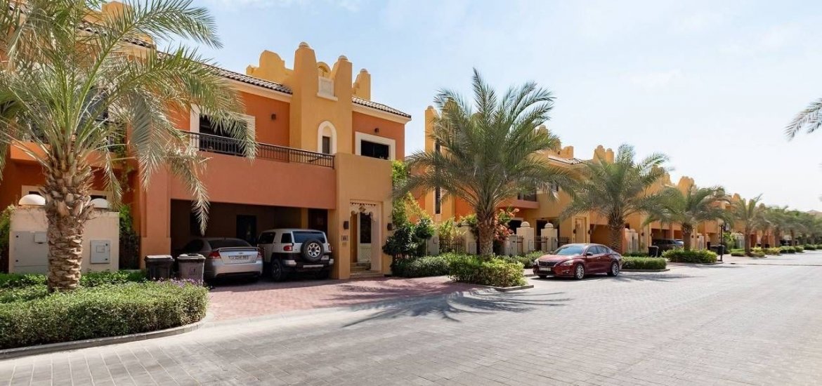 Villa for sale in Dubai Sports City, Dubai, UAE 4 bedrooms, 255 sq.m. No. 24194 - photo 2