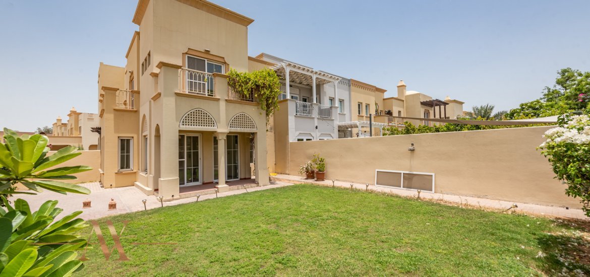 Villa for sale in Dubai, UAE, 2 bedrooms, 297.3 m², No. 23943 – photo 1