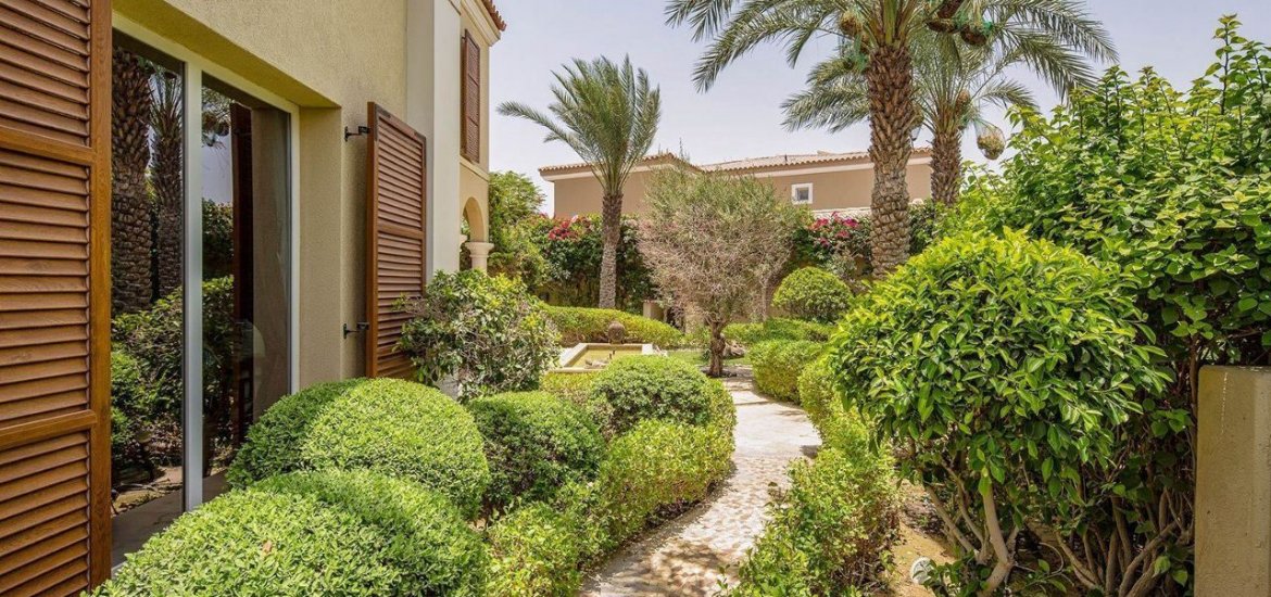 Villa in Motor City, Dubai, UAE, 3 bedrooms, 307 sq.m. No. 24184 - 1