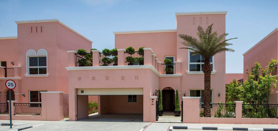 Villa for sale in Nadd Al Sheba, Dubai, UAE 4 bedrooms, 354 sq.m. No. 25388 - photo 1